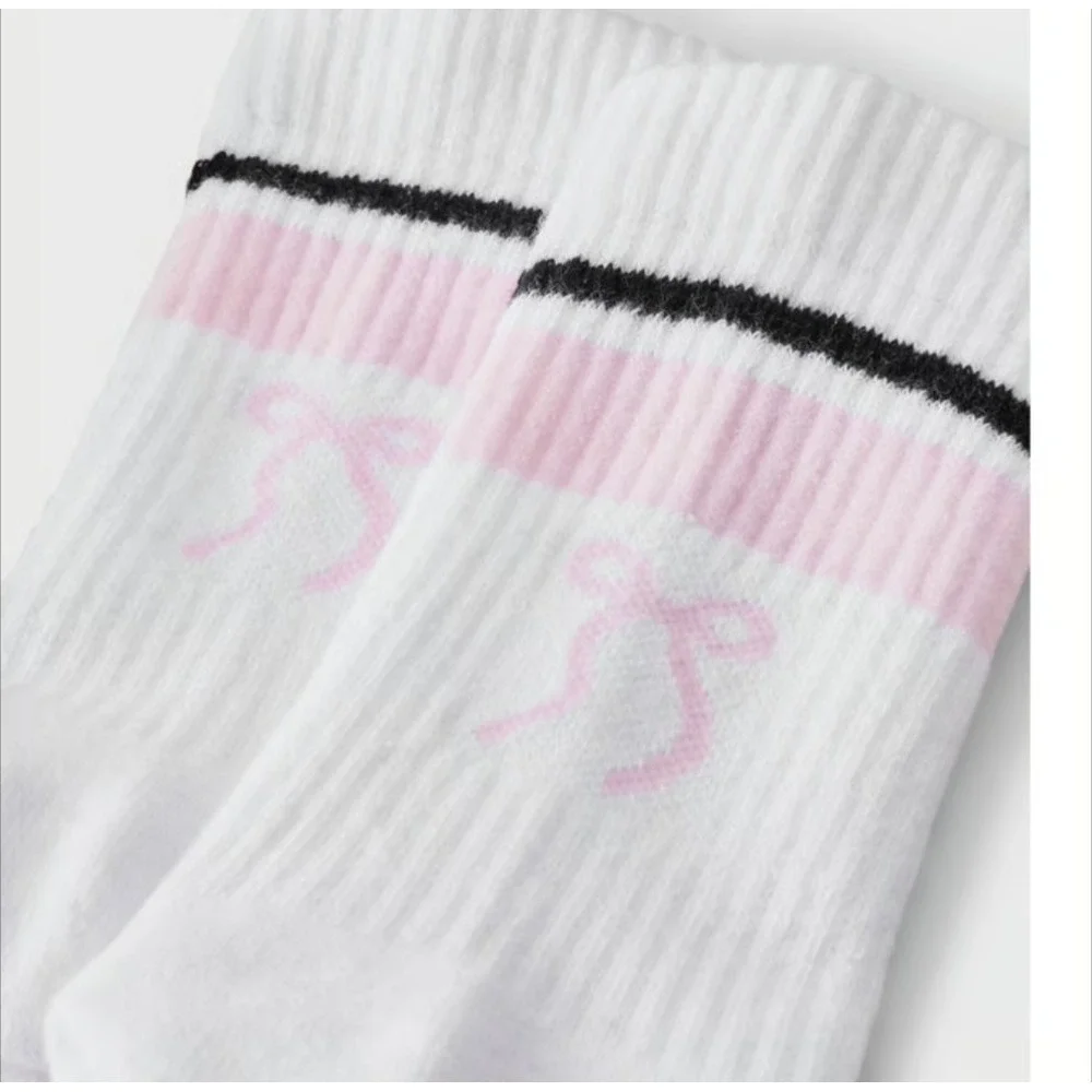 Women Bow Pattern Casual Socks, Mid Calf Socks Pair of white or Black